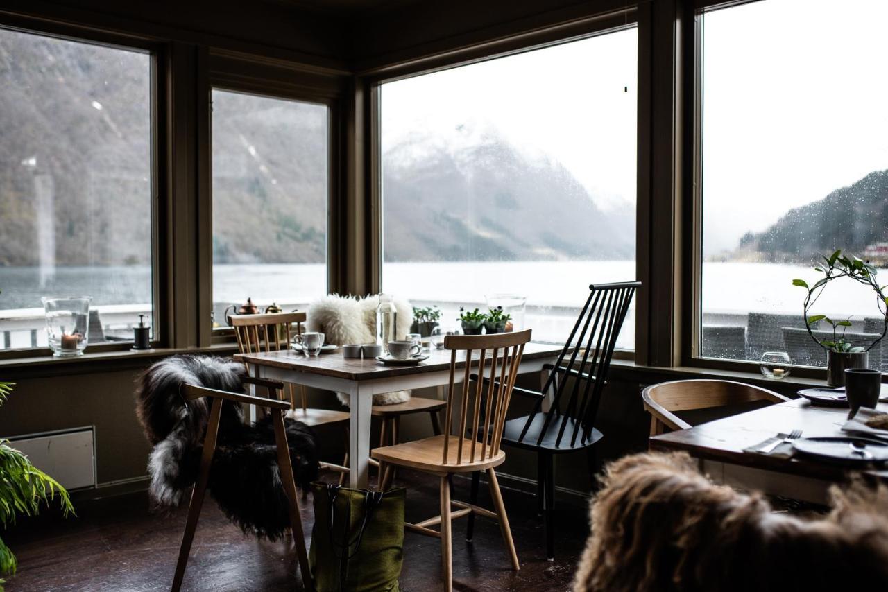 Fjaerland Fjordstove Hotell - Huseby Hotelldrift As Exterior photo